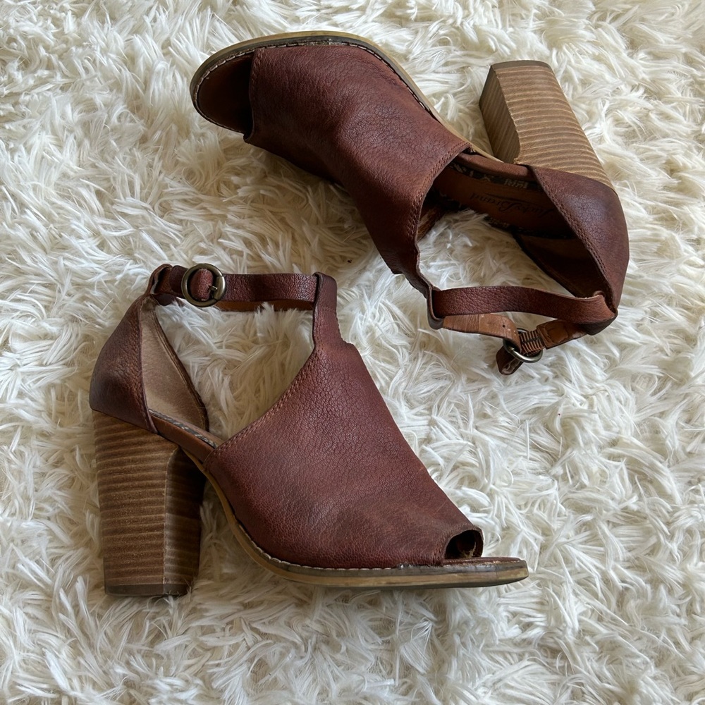 Lucky Brand peep toe ankle strap leather stacked wood heel booties size 7